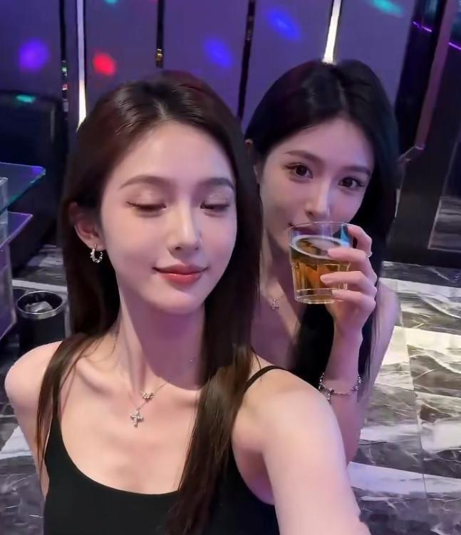 洋洋高锐%旧恋·新欢◎玲珑……世界透……窗而望◎落日……余辉红……豆一颗◎孤鸿…
