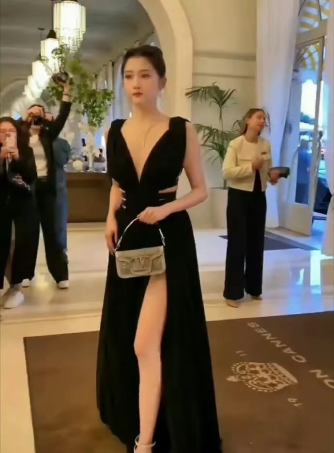 这是关晓彤最漂亮的一次造型 你认同吗
