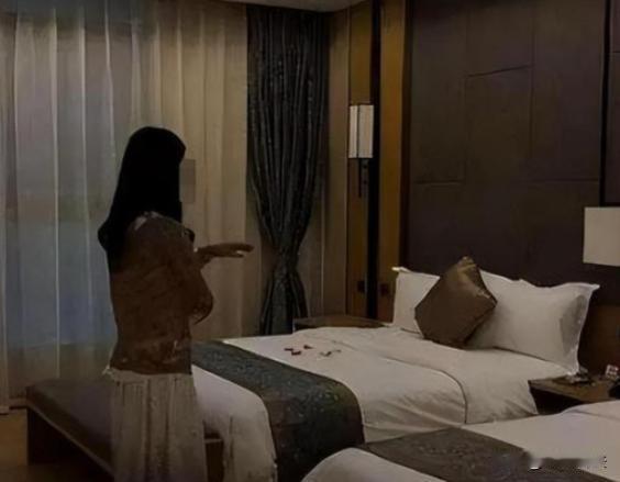 广东深圳，女子跟男友去酒店开了房，本来准备享受这次约会，自以为是浪漫的一晚，没想