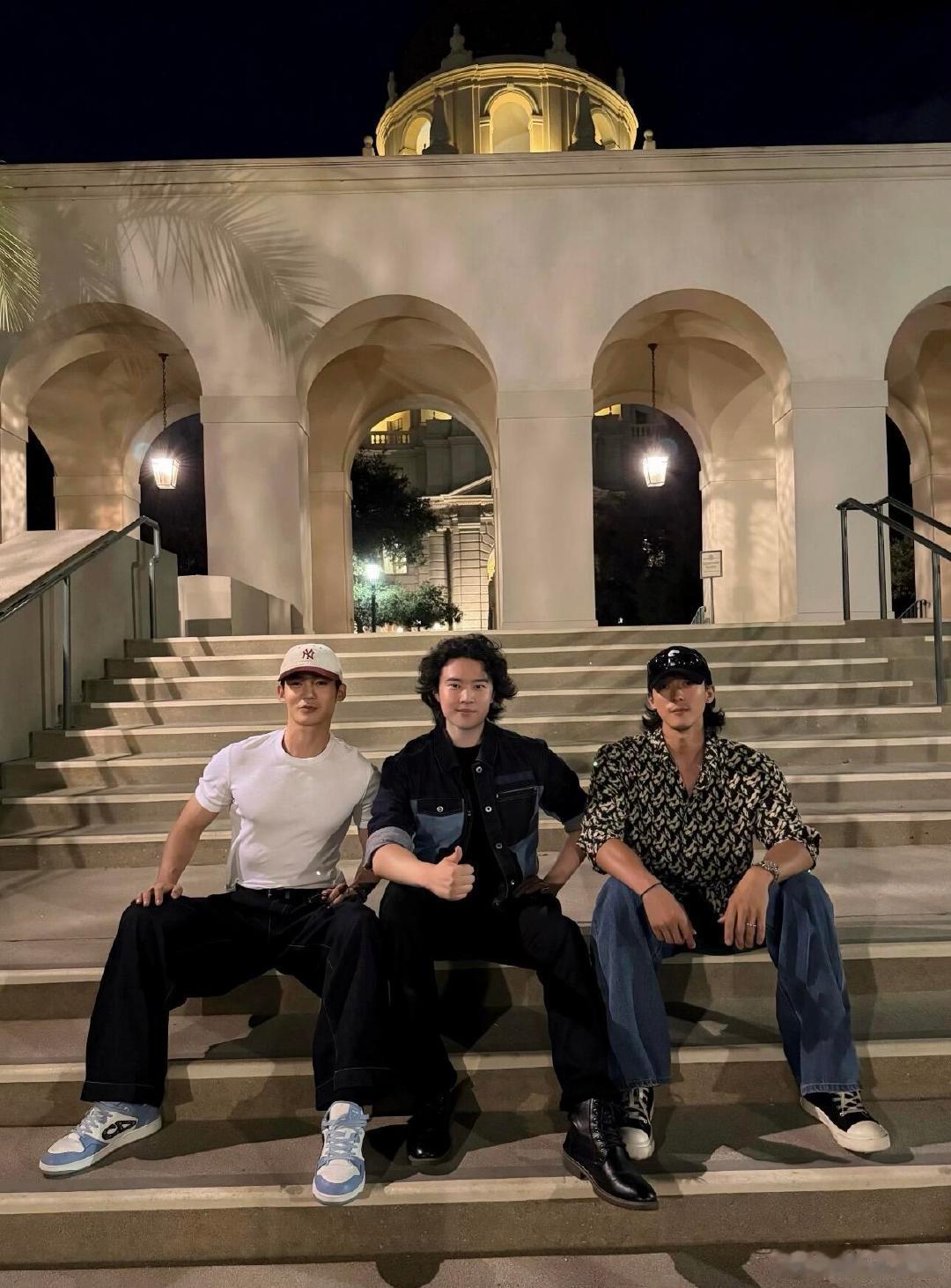 于适侯雯元刘乐聚餐封神质子团偷偷搞团建了，这种纯纯的兄弟局看着真爽。于适与封神小