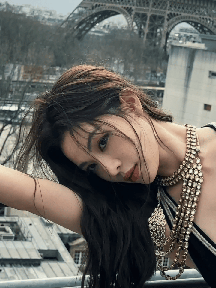 钟楚曦每次看钟姐化妆都要感叹一下：钟姐的手比我的精神状态稳定💯倍不能拥有这样的