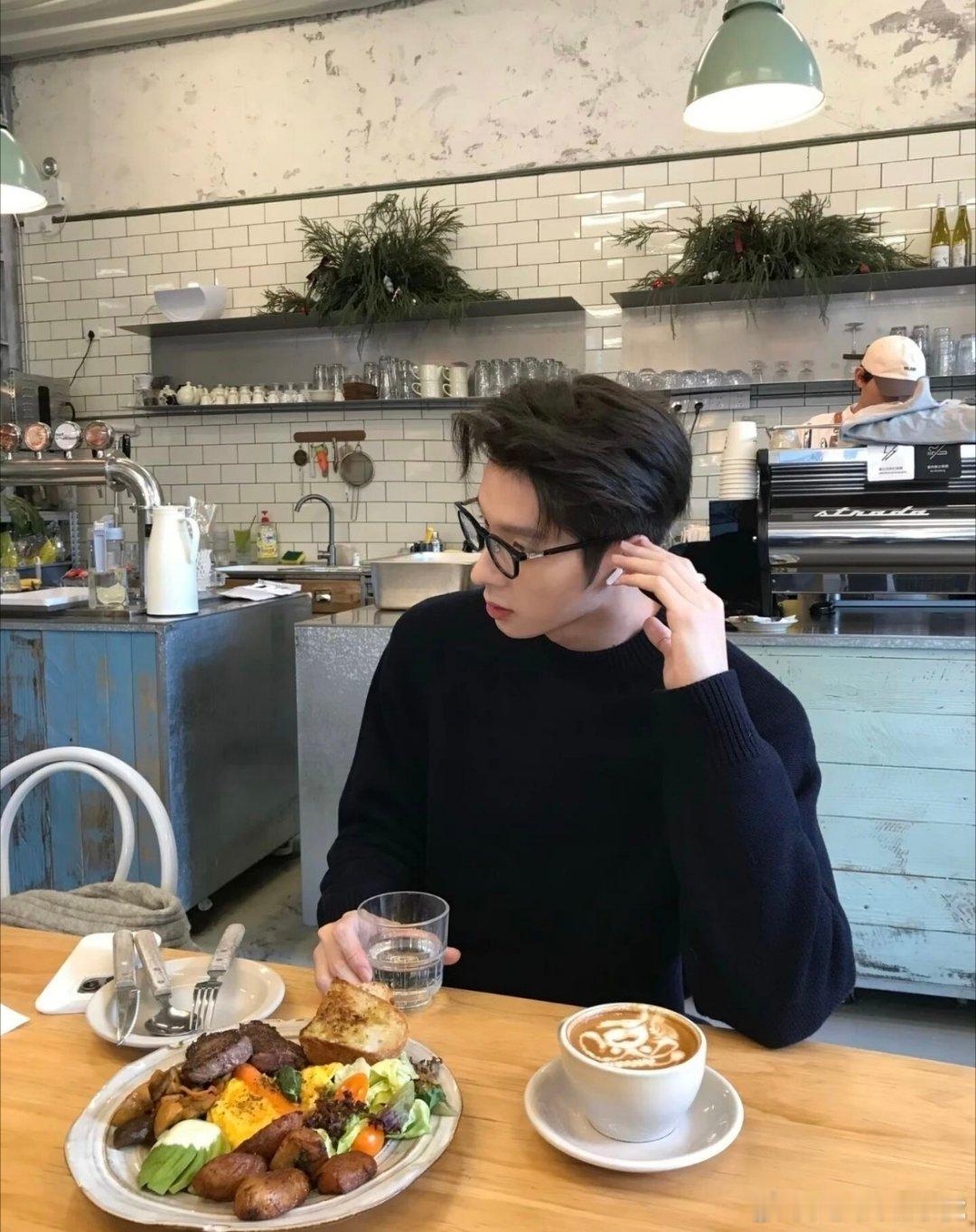 穷人家孩子到底要不要上大学上大学才能改变圈子，才能改变生活的状态。不管是否上大学