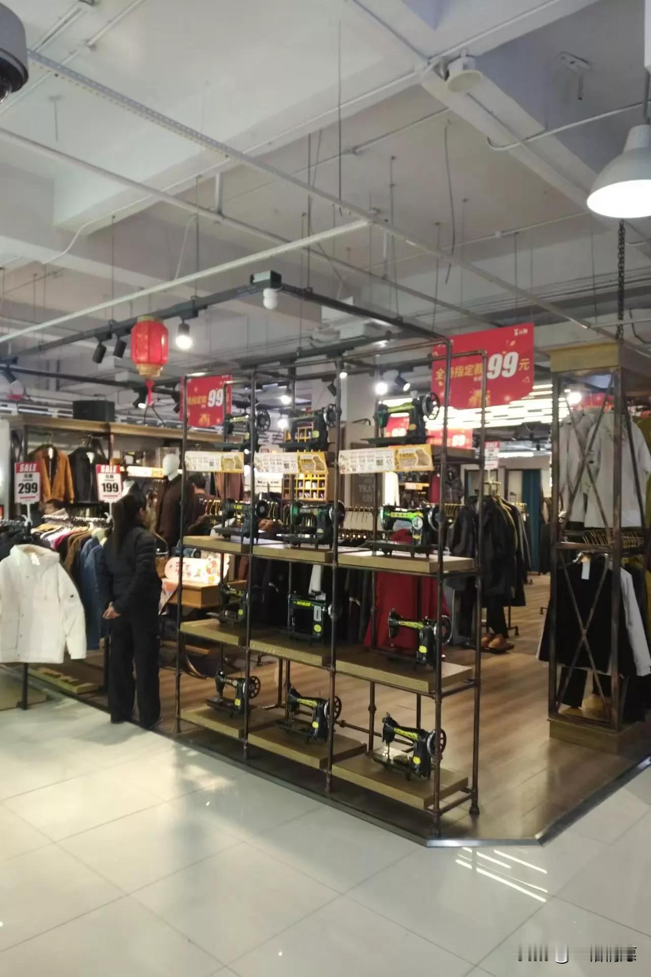 这马上要过年了 ,平时很少逛商场 ,晚上没事去了趟泰安银座奥特莱斯 ,感觉价格还