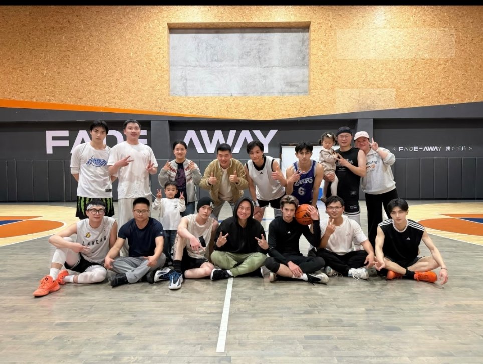 王鹤棣何与打篮球王鹤棣何与打篮球合照王鹤棣何与打篮球 