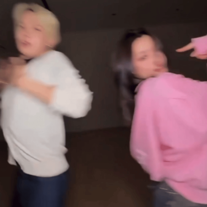 为什么我家这位金发女郎没有穿裙子？ 