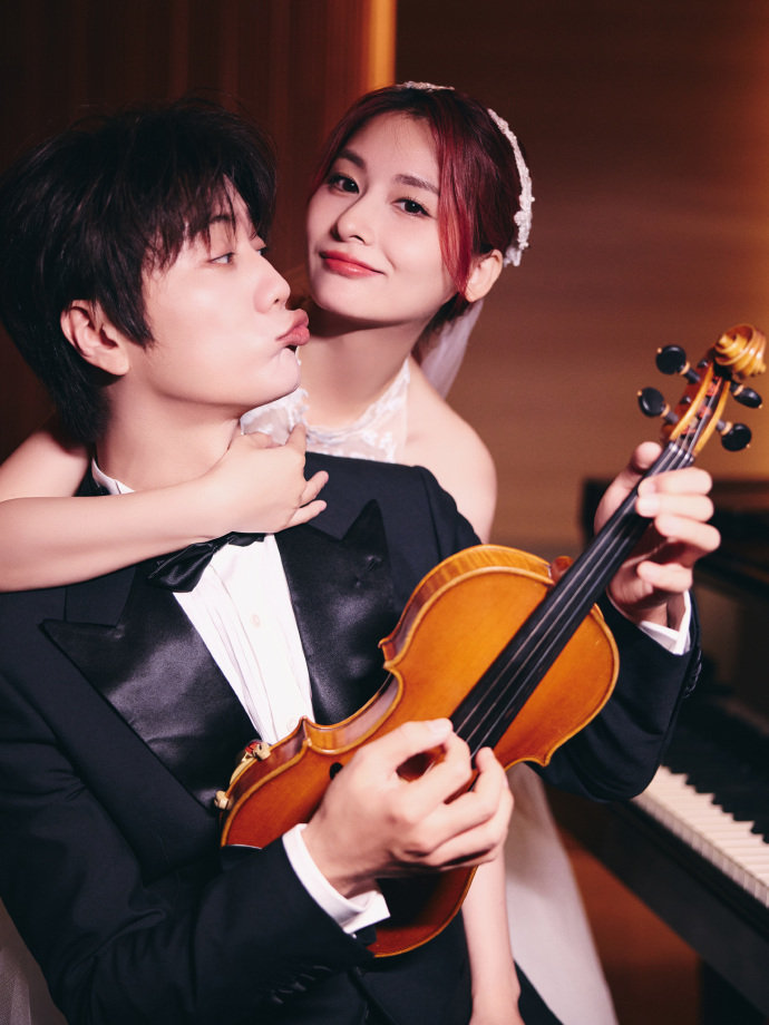 #陆虎陈曌旭将在丽江举办婚礼#“她去演音乐会，回到家，我看到她已经累了，就用胳膊