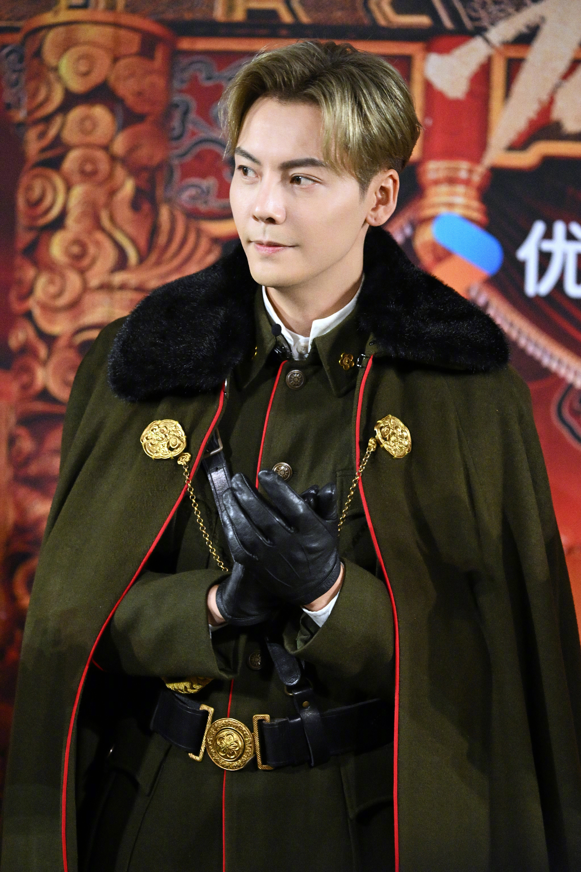 陈伟霆把九门张启山演活了当年的佛爷惊艳无数人，十年之后再度回归。凌厉不减，厚重有