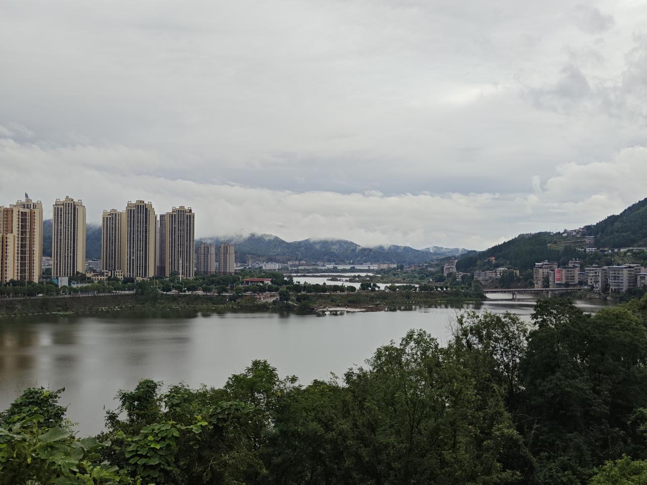 如果发生战争，房子是否最不值钱不能一概而论。从俄罗斯来看，2023年全国房价扣除