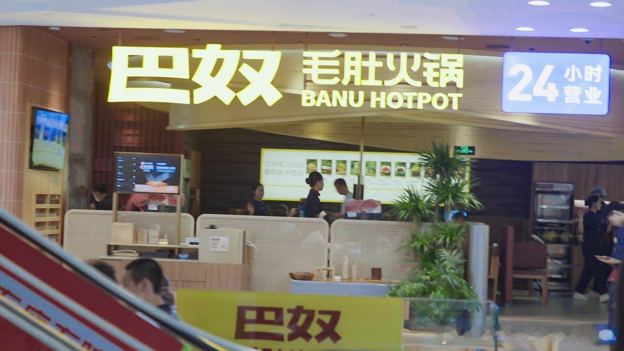  世界杯决赛夜北京球迷深夜沉浸式观赛世界杯决赛夜北京球迷集体开启通宵观赛模式，全