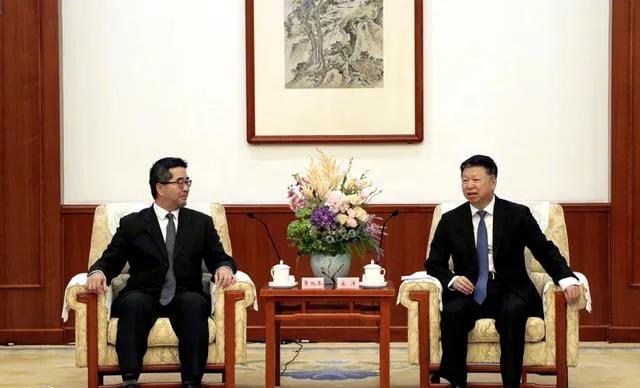 惊天大戏！国民党上演"一个中国"vs"两个中国"的魔幻对决！

听说国民党最近在