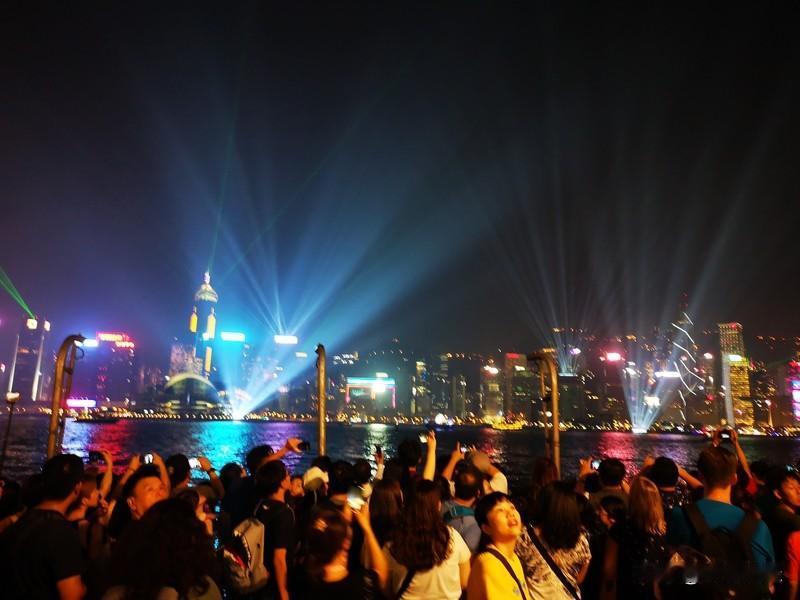 【香港高楼】近日，香港高楼失火事件引发了全球关注。此次失火的8栋40层高楼，损失