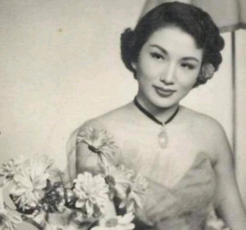 1912年，50岁的曹锟迎娶20岁的富家千金陈寒蕊。新婚夜，一番云雨过后，曹锟倒