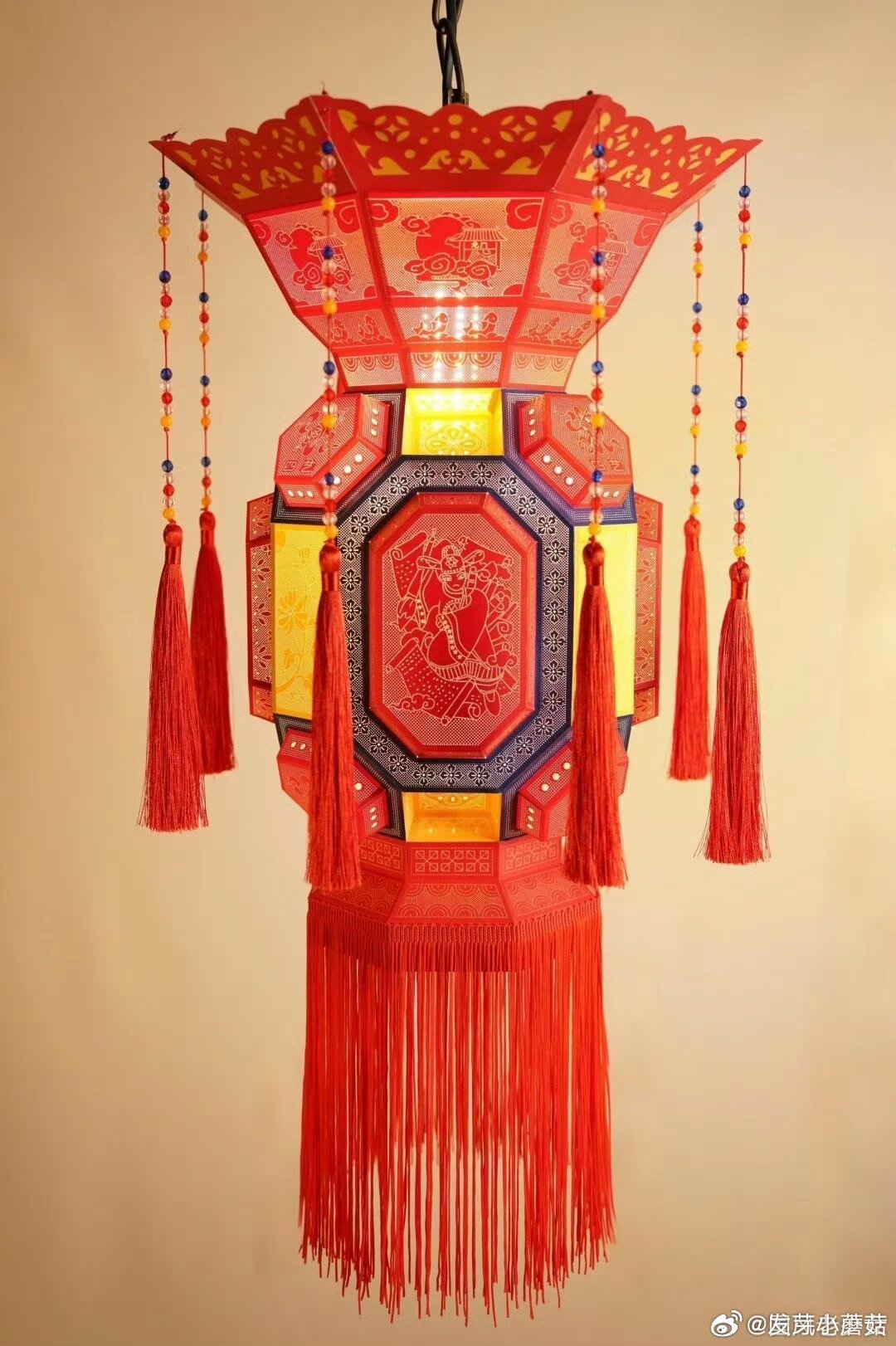 台州仙居状元花灯为高考生点亮前程 愿每一位挑灯夜读的少年，都能在考场上挥毫泼墨、