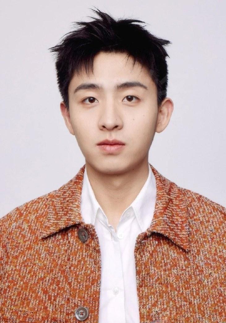 焦迈奇又有音乐节要参加了

这家伙不是因为打人公开道歉过吗？而且他也不火吧，去年