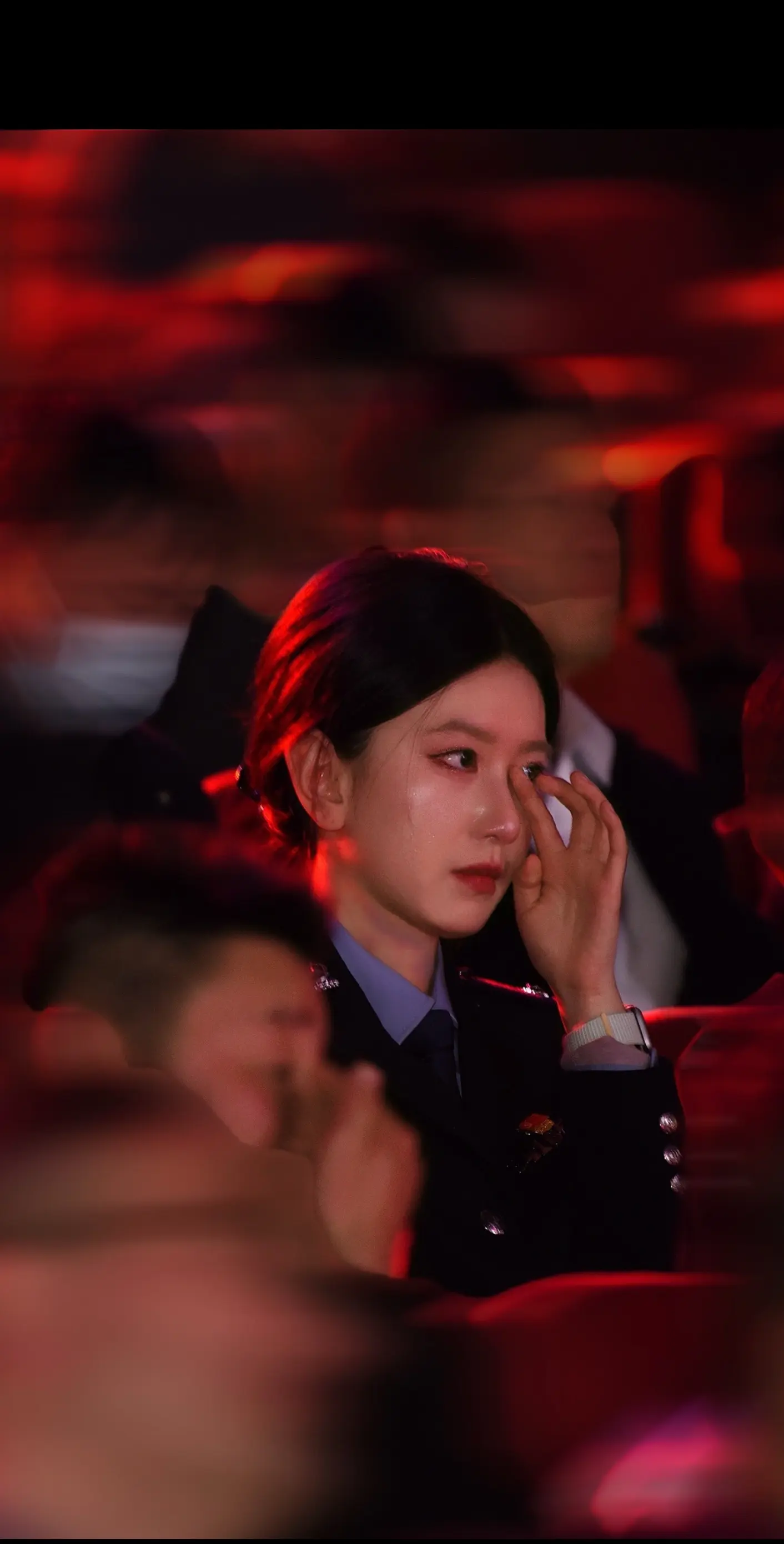 我提笔不为离愁。