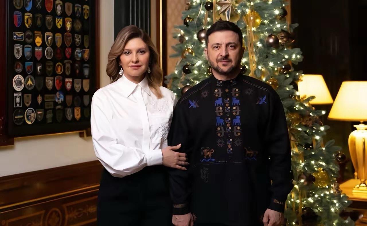 坚守信念，共盼和平！泽连斯基携夫人向乌克兰民众致以新年祝福2025年12月31日