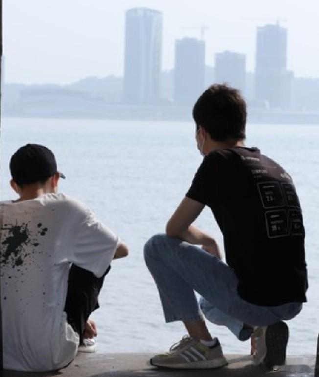 大冰的交友观:不看人对人，只看人对己

刷到大冰的一段心情独白，他直白地表达了自
