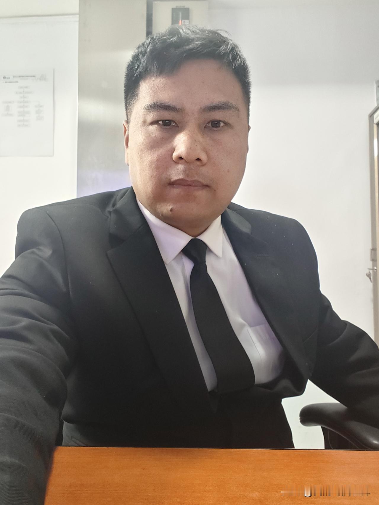 我说我干长夜班保安，有的网友下面留言让我不要太实在，该睡觉睡觉，其实这个问题我认