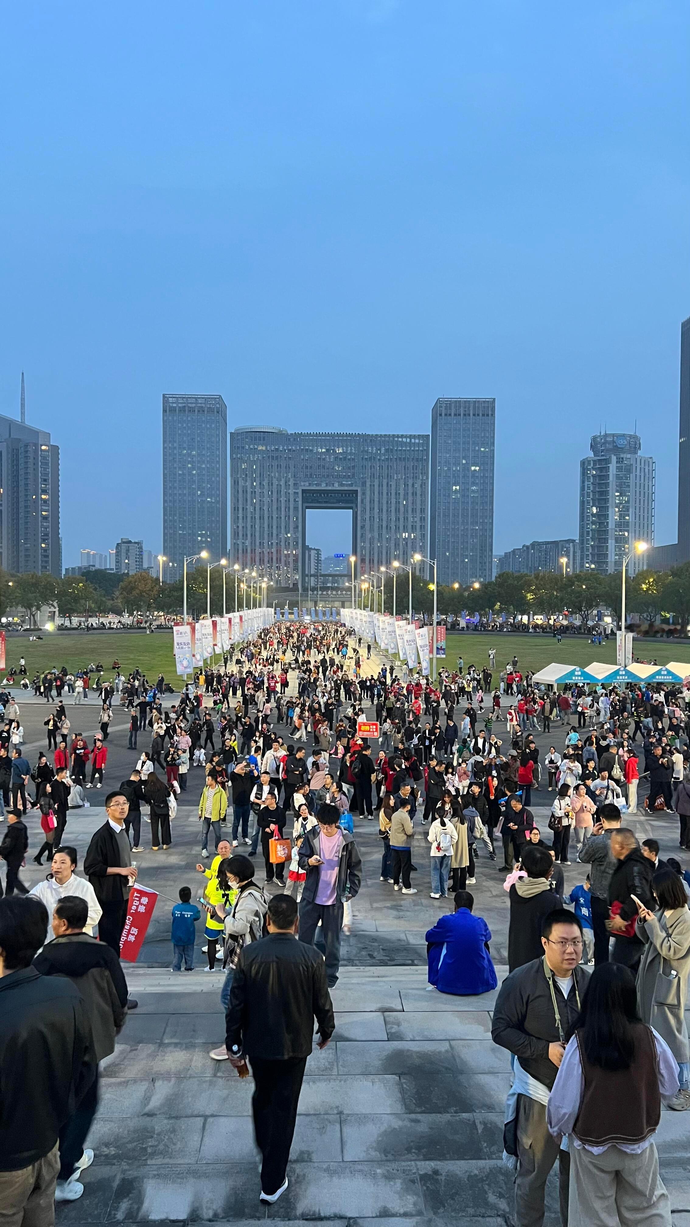 苏超决赛无论谁赢江苏都赢了 今晚泰州能击败南通，拿下总冠军吗？ ​​​