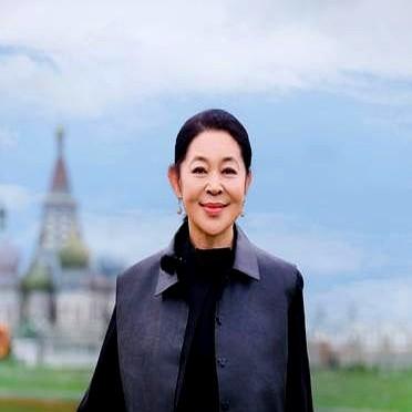 最近看到倪萍，不得不说，她瘦下来之后整个人的精气神都提上来了。都66岁了，状态还