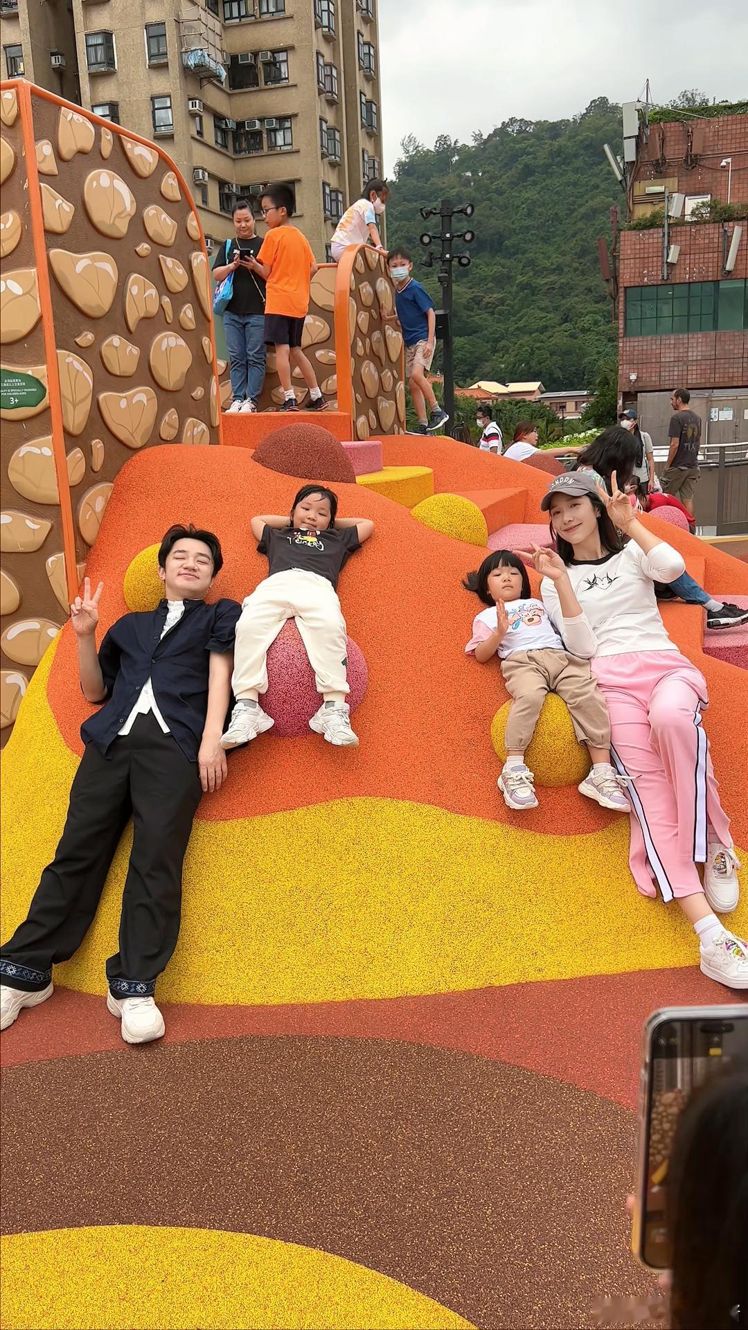 王祖蓝 下一辈子请继续做我孩子  王祖蓝原创的《宇宙之谜》里，“下一辈子请继续做