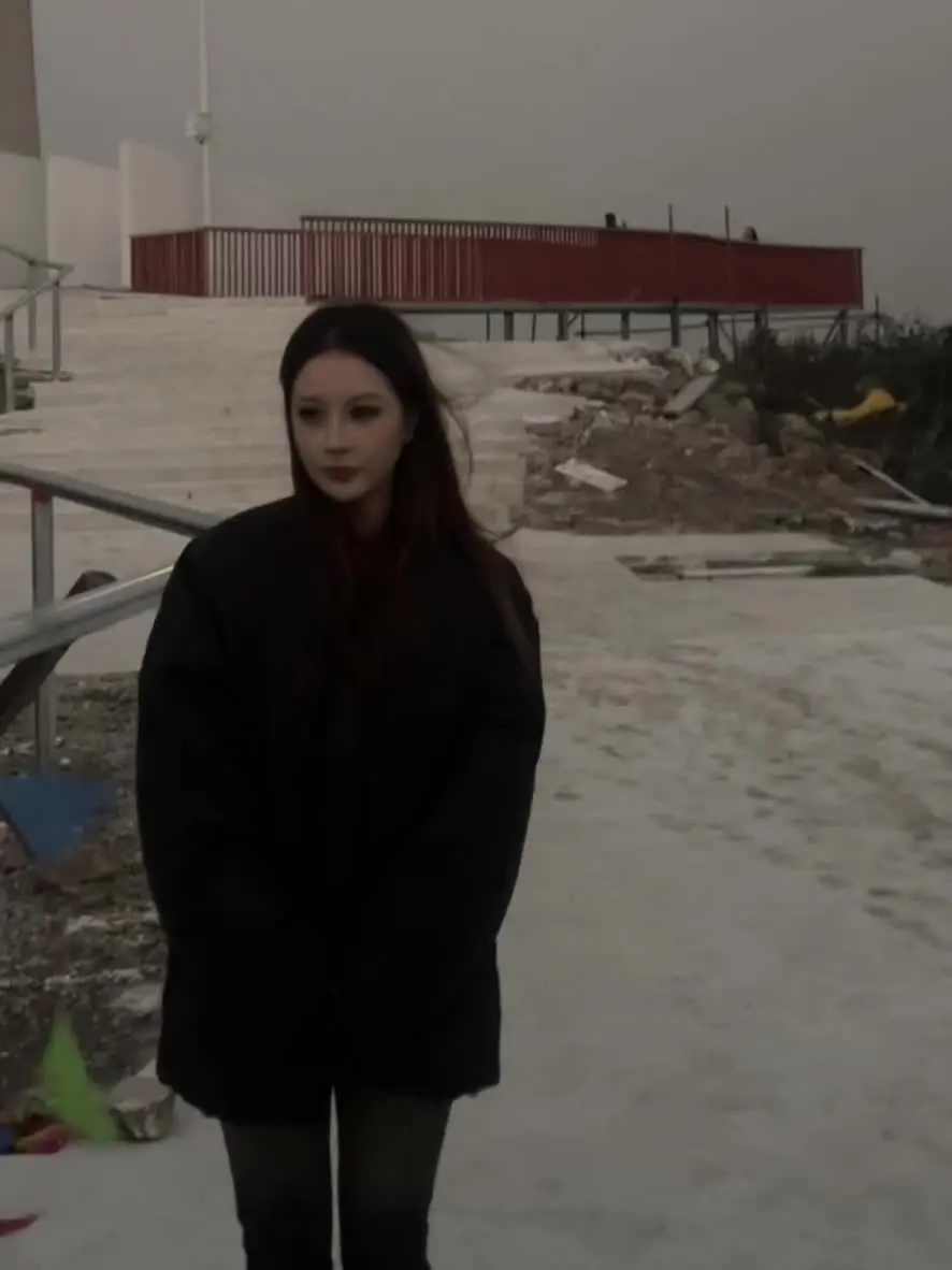 我抛了枚硬币 闭眼许愿 反 正 都会幸福