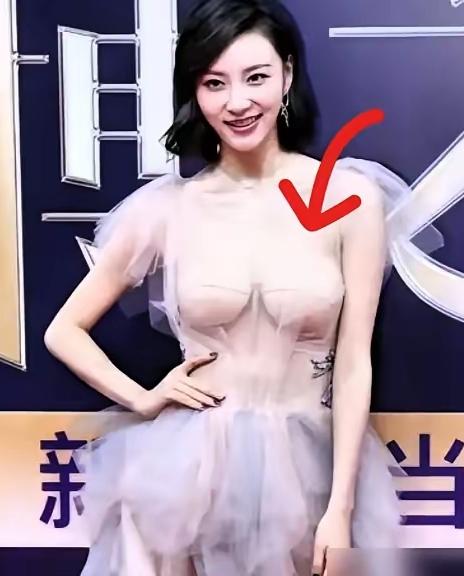 戛纳新规一出，狠狠整治红毯乱象！第78届戛纳电影节出台新规，明令禁止红毯衣着过度