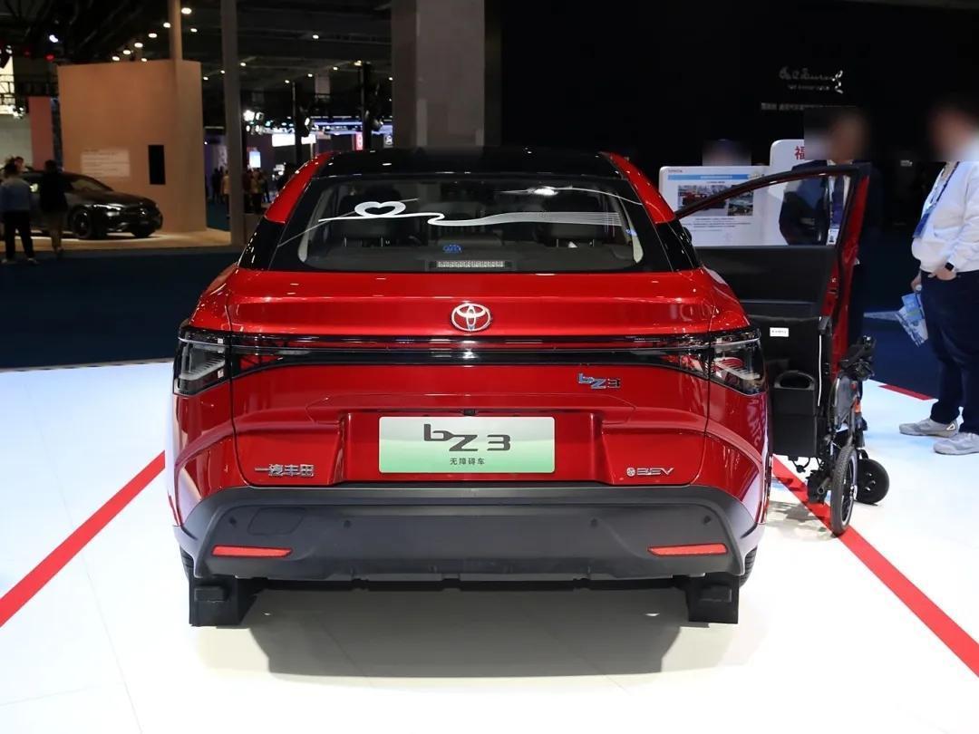 JOY和智享家 PRO的限时焕新价为9.38万元和10.38万元。相对于2024