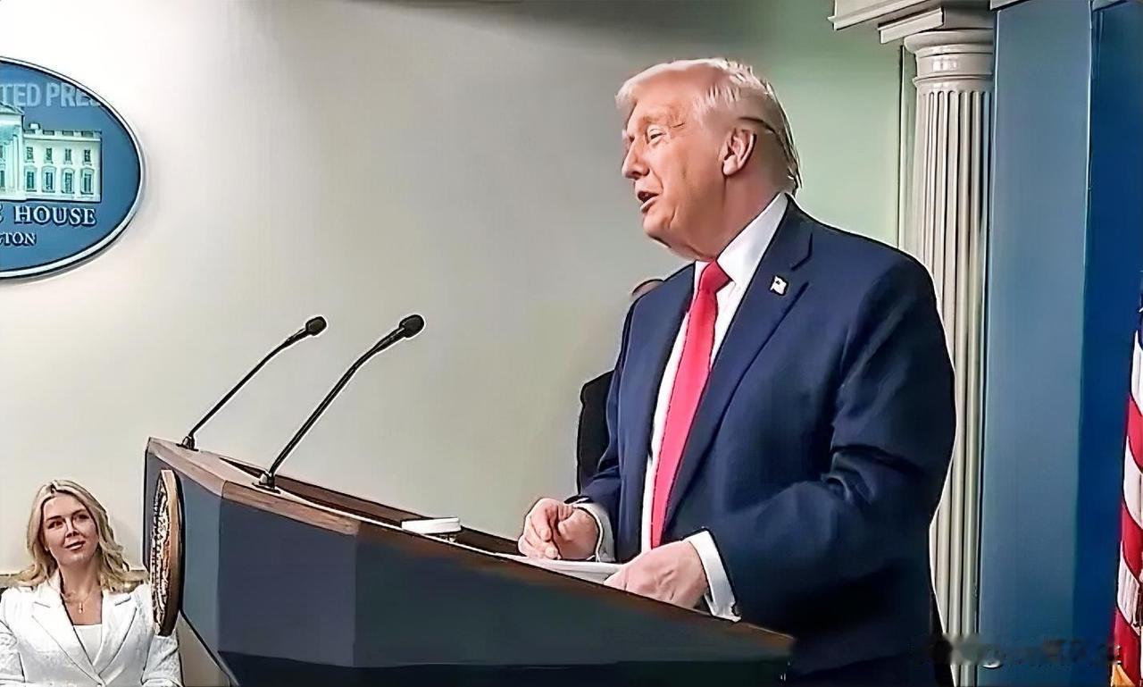 特朗普威胁称，“如果德黑兰对他实施暗杀行动，伊朗将被炸成碎片，我们会把他们从地球