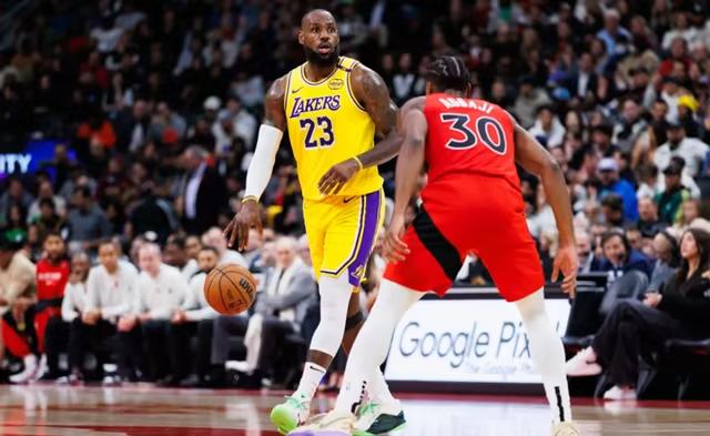 【詹姆斯手感冰凉却送绝杀助攻！连续1297场上双纪录终结】

湖人客场123-1