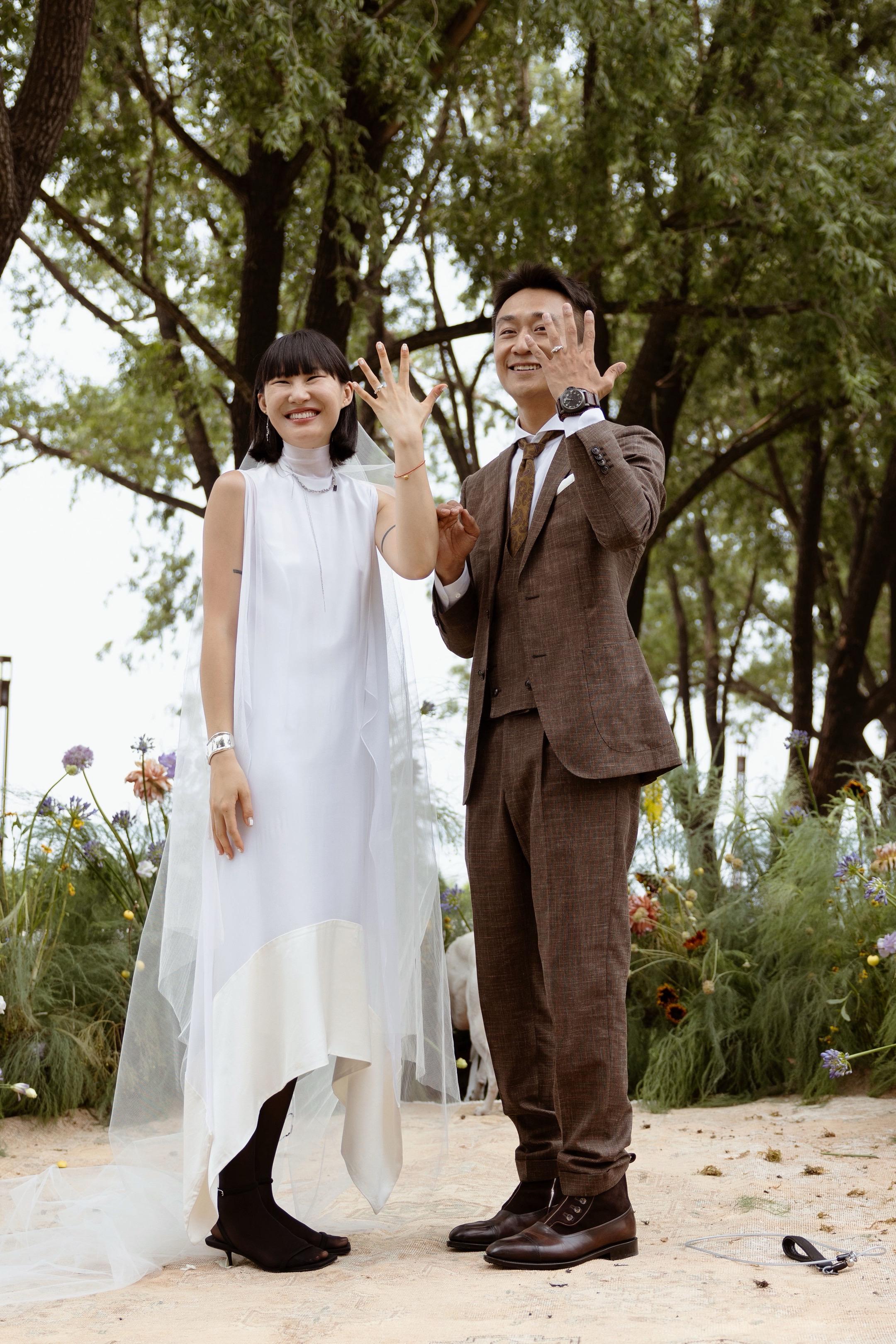 小花和小狗，终于在一起了。Be a nameless flower，b...