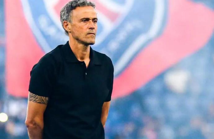 【一小时赚17000块，巴黎给恩里克续约了，年薪直逼业界顶薪】税前2000万欧元