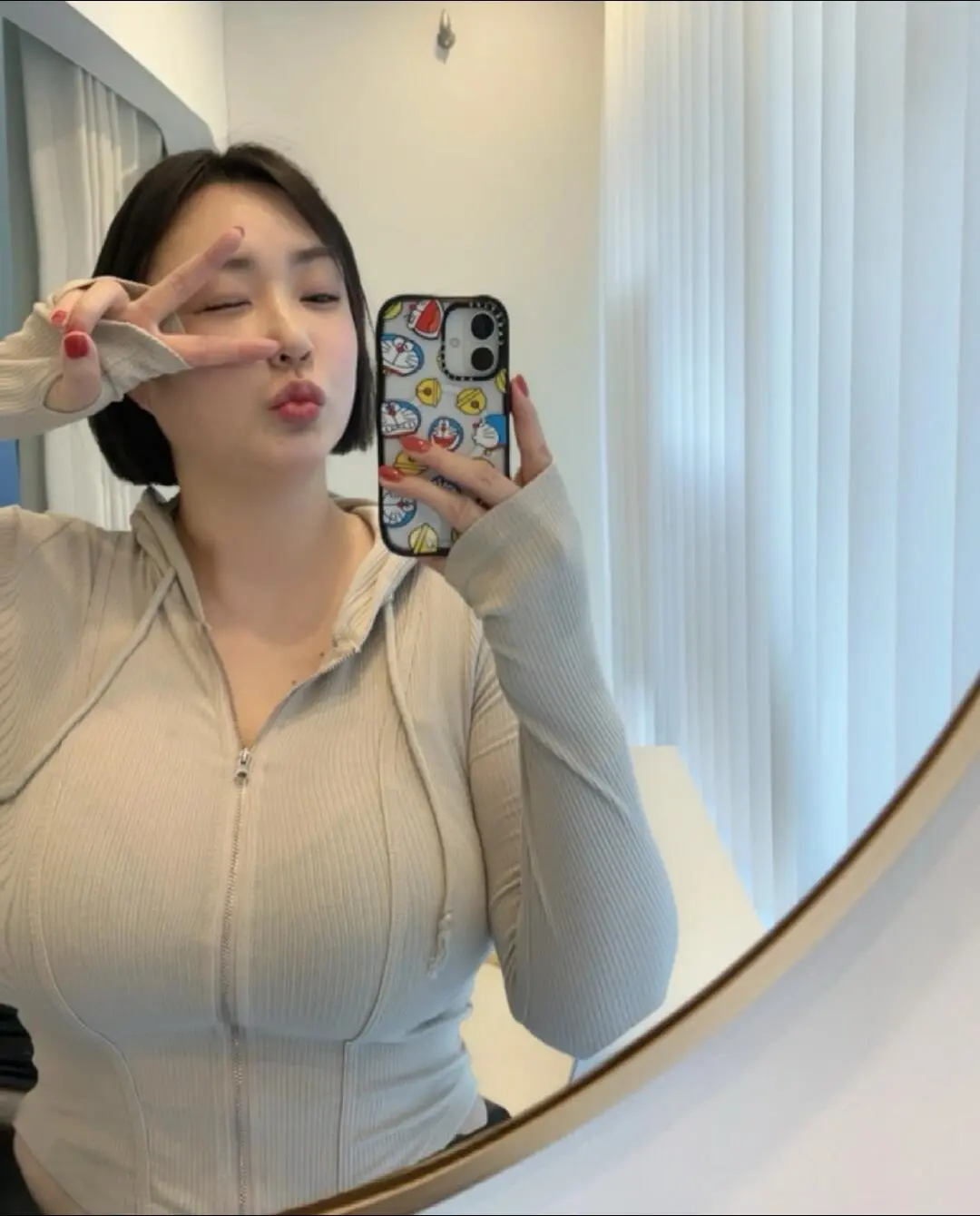 我始终觉得 有些人需要见一面 才能放下心中的执念。