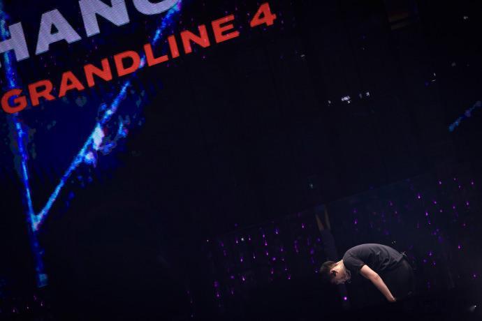 #张艺兴演唱会玩梗#有奖竞猜，奖品居然是“有话对你说”，张艺兴这是要玩转谐音梗和