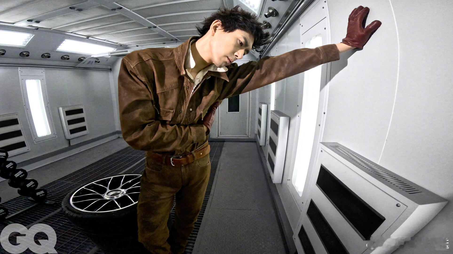 李现拍的塞尼亚岛雪山 随手一拍都是风光大片，旷野雪山壮阔又治愈，果然会拍照的人眼