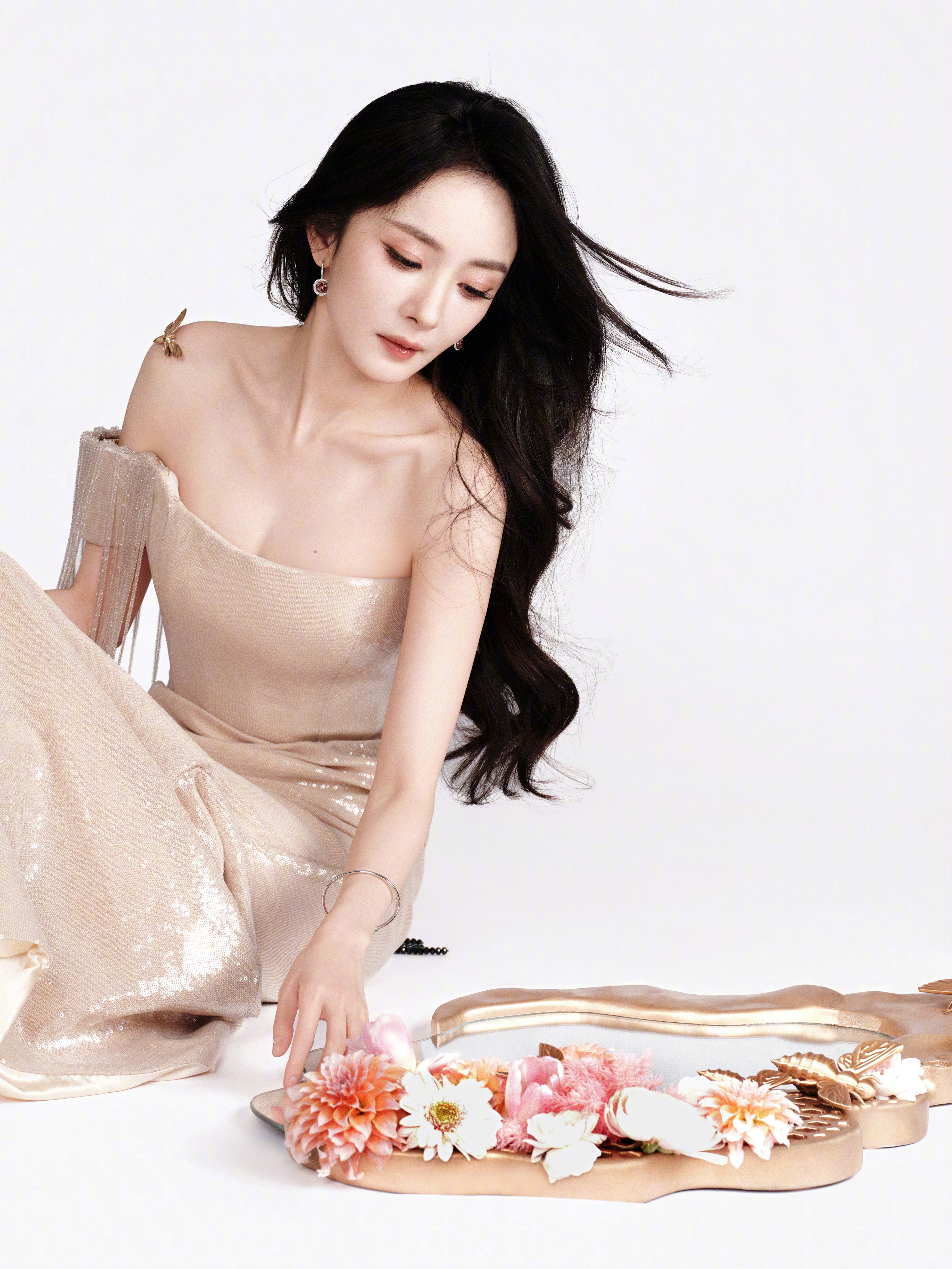 等了一周，又是长裙