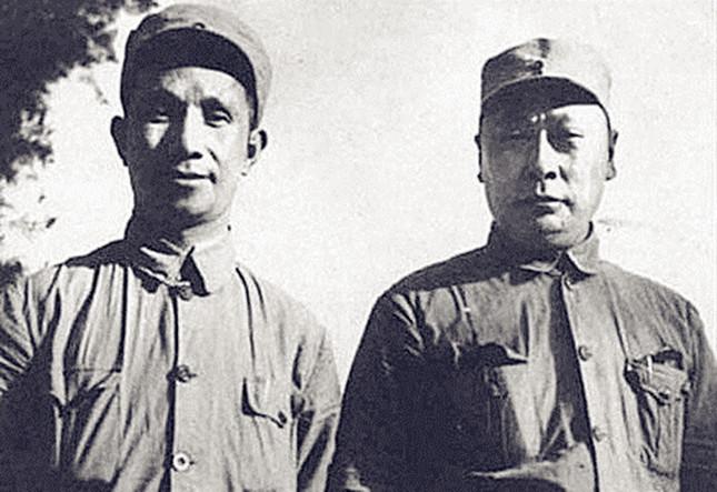 1955年全军授衔前夕，刘少奇对陈毅授元帅衔提出异议，远在北戴河的周恩来得知后，