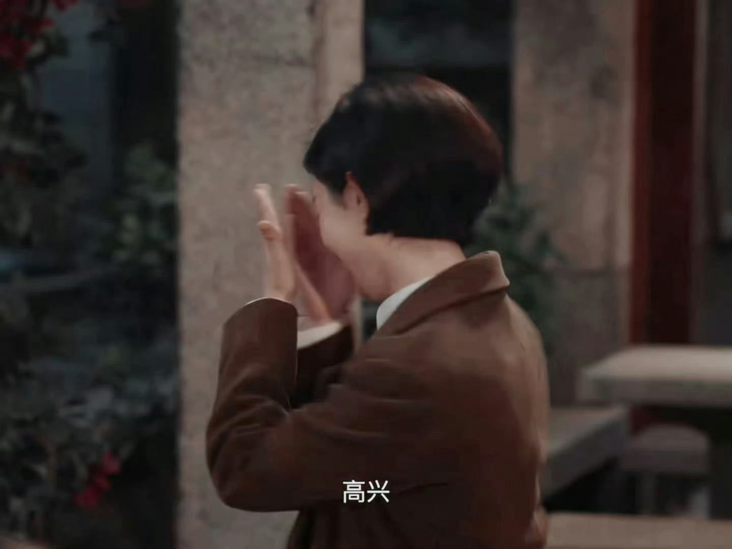 赵丽颖新剧这个捂嘴真的和西林一模一样。。。 