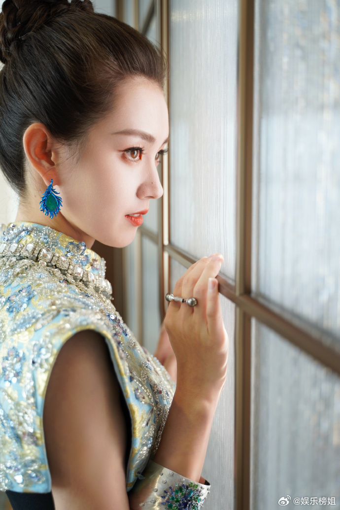 郭宇欣工作室出图郭宇欣横店微短剧之夜出图，好美的脸和状态，郭宇欣全肯定[么么哒]