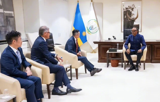 看报道，看到了马云现身卢旺达 与卢旺达总统会谈！ 