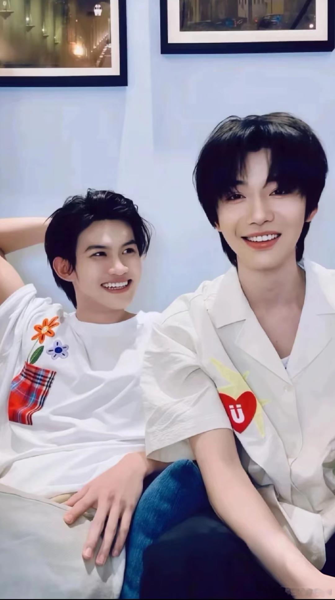 云熠星河维权这个月物料真的很少啊  之前的视频都考古的差不多了，公司又想靠他俩赚