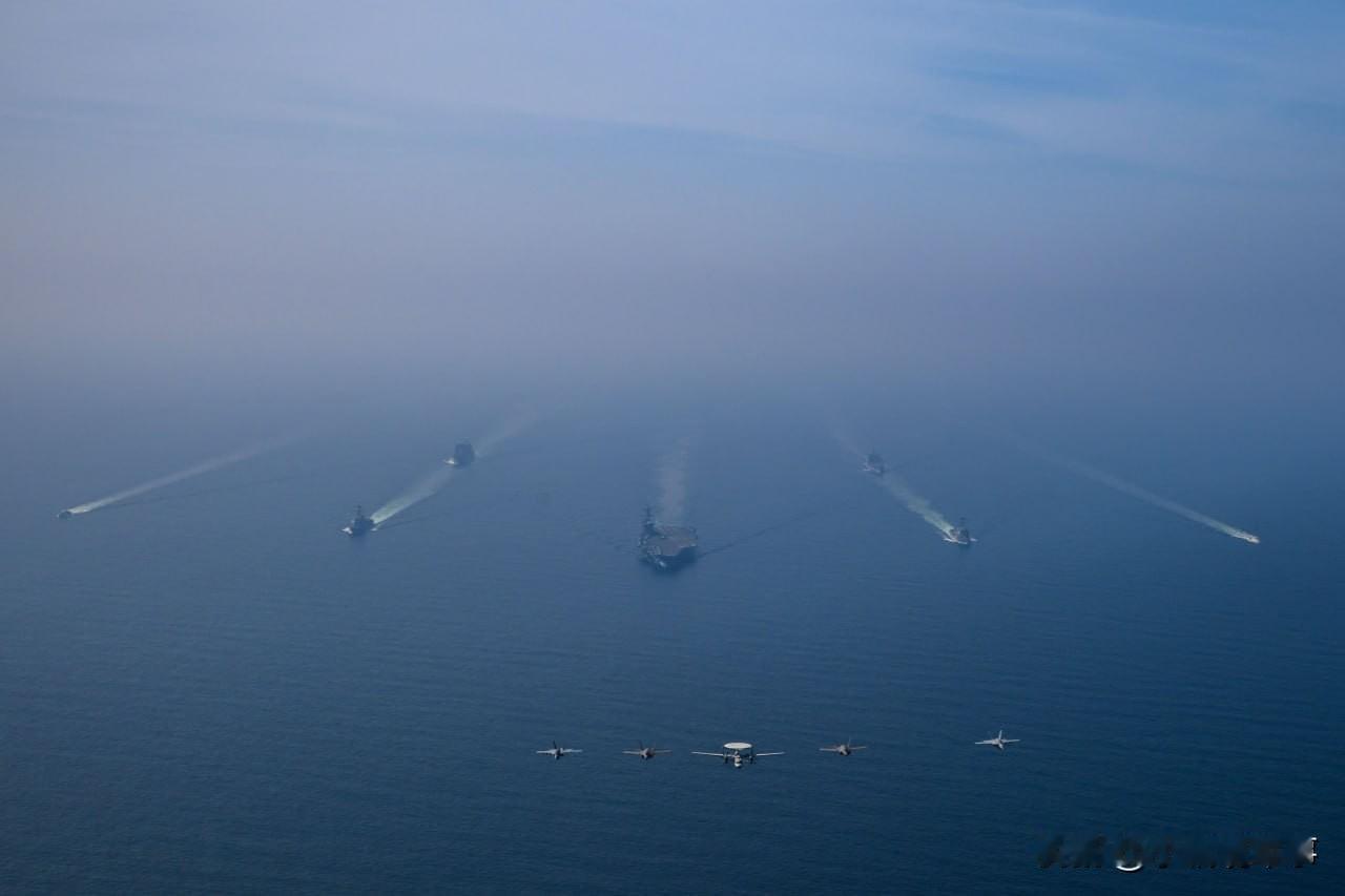 🇺🇸🇮🇷美国中央司令部发布了2月6日美国“亚伯拉罕·林肯号”航母打击群在