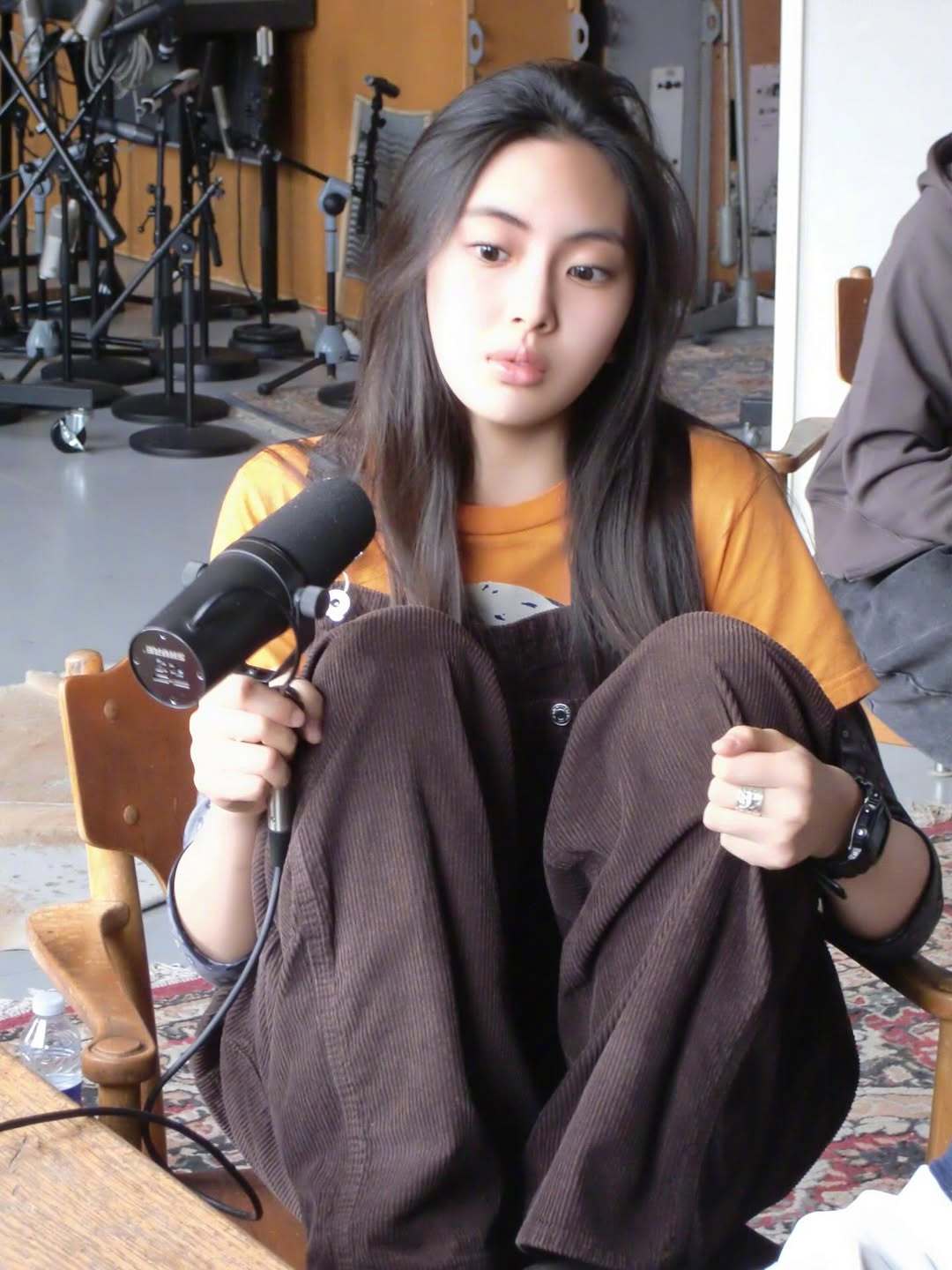 NewJeans更新李惠仁近照 在组合NewJeans成员惠仁生日之际，其官方S