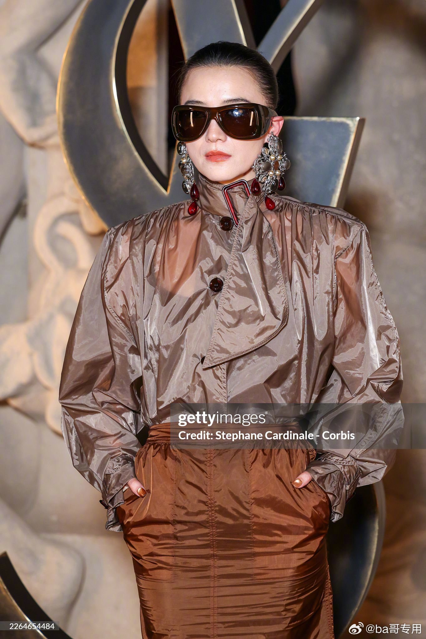 宋佳、朴彩英、水原希子，中韩日三国女明星出席巴黎时装周的YSL秀，来看看G社图，