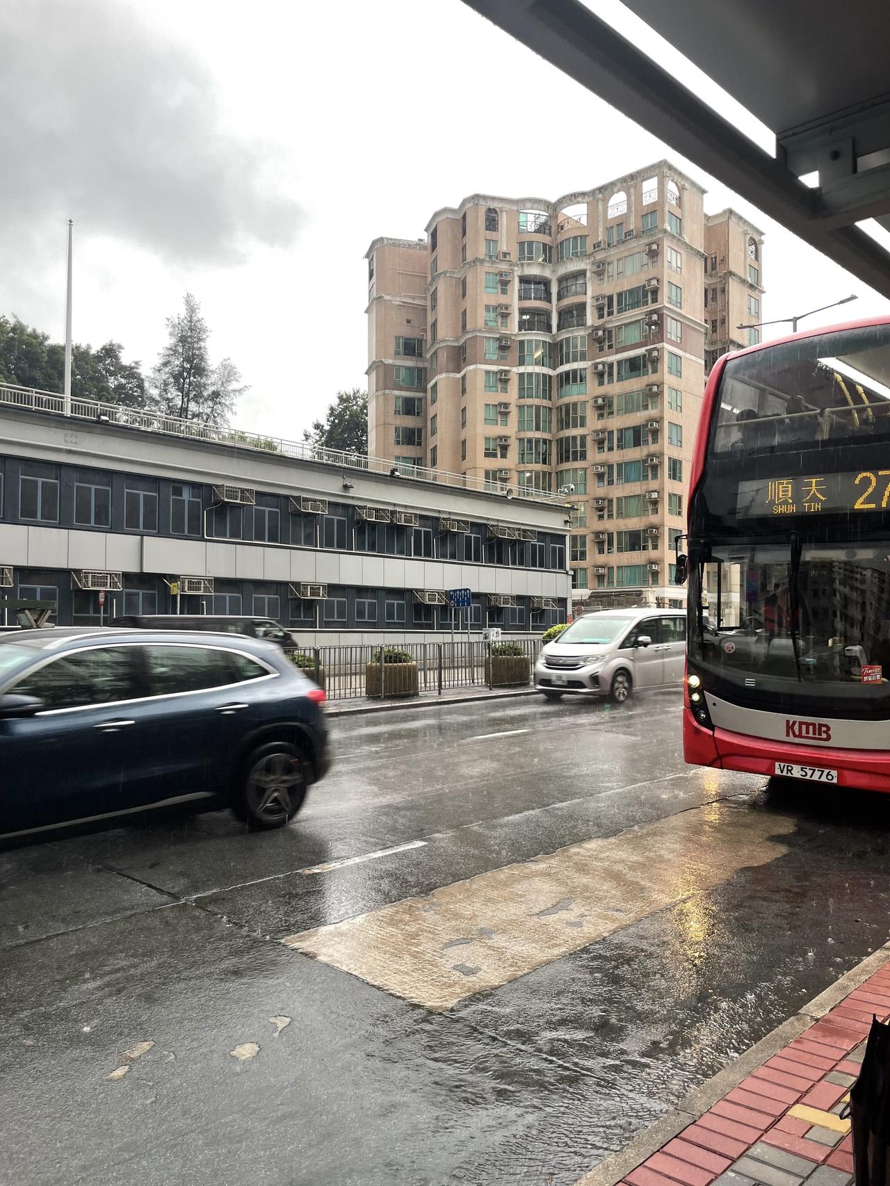 暴雨天 下雨天的香港 香港街道实拍 暴雨天气 风雨中的香港