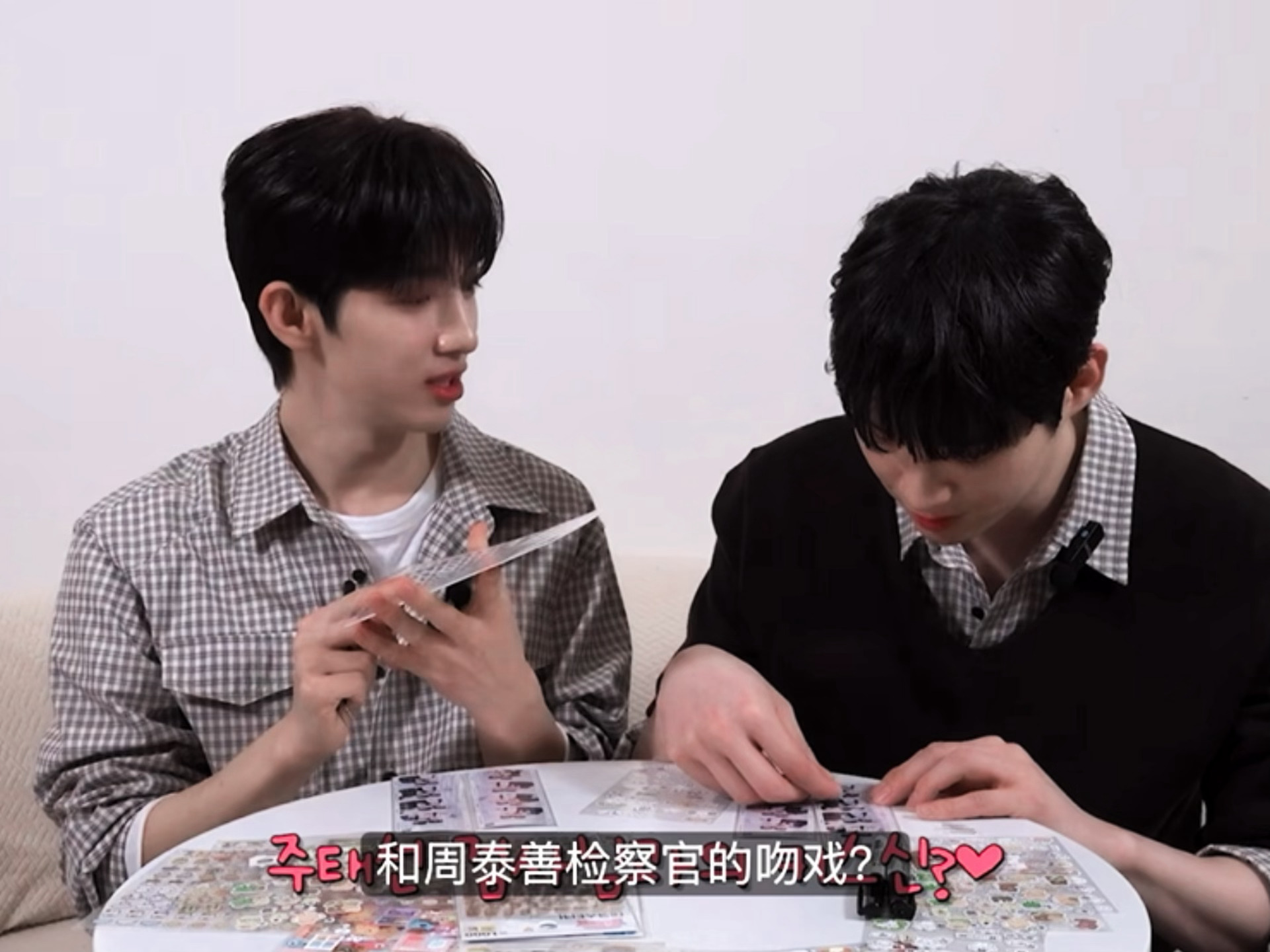 “拍摄期间最幸福的瞬间是什么”“和朱泰善检察官的kiss戏”？？？？？ 