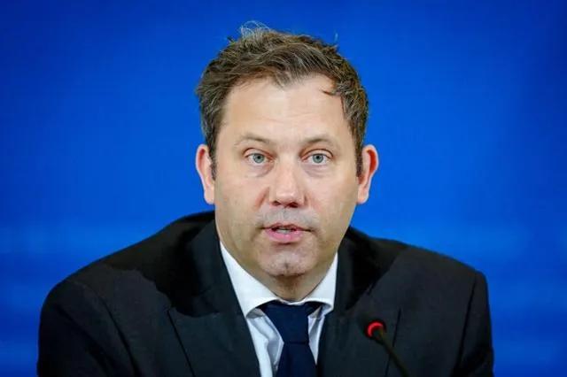 德国终于醒了？
首位部长直奔中国！
 
刚看到个重要消息：德国副总理兼财长克林拜