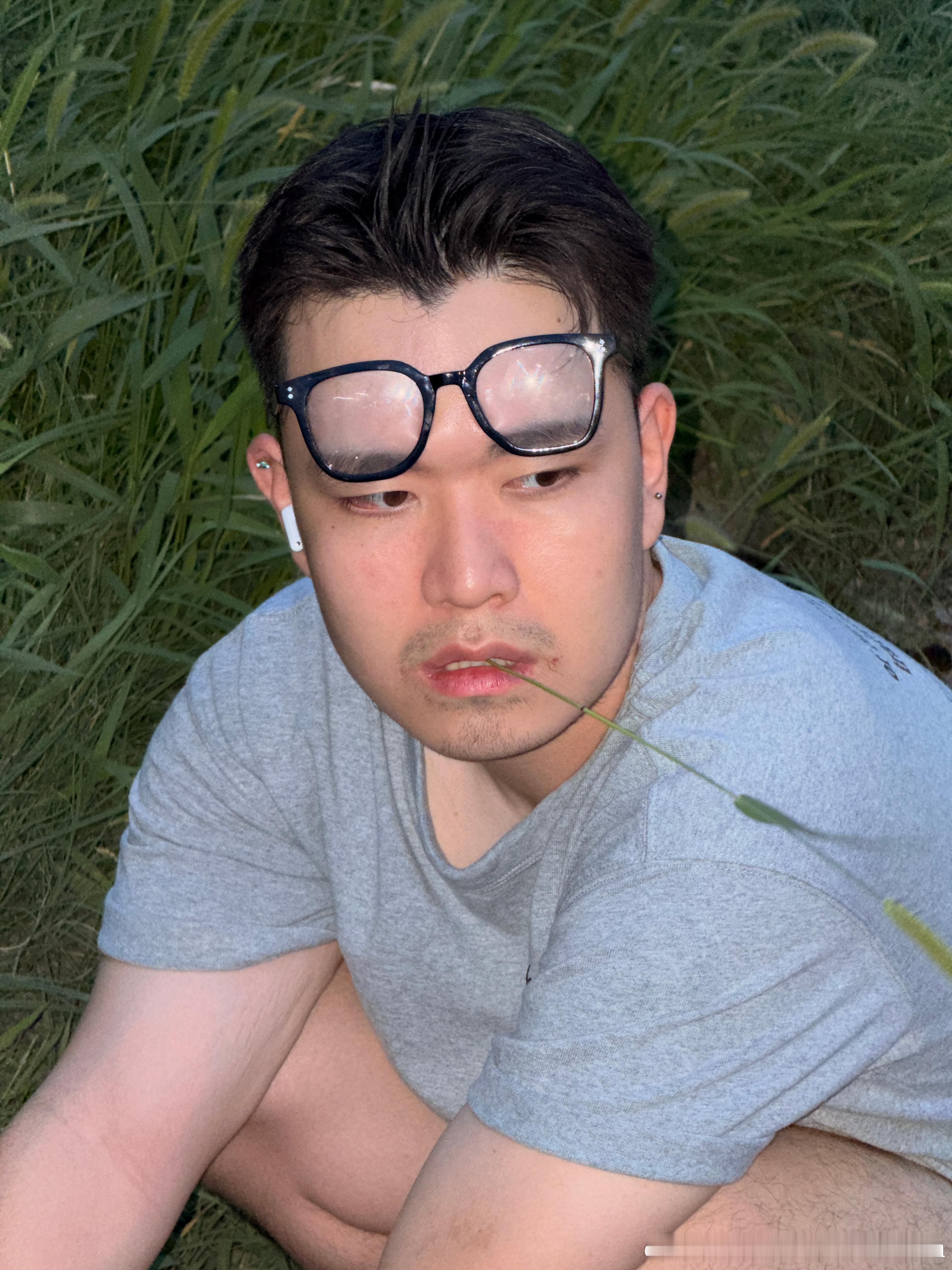 我觉得我这一张眼神有在给一些东西你们觉得呢