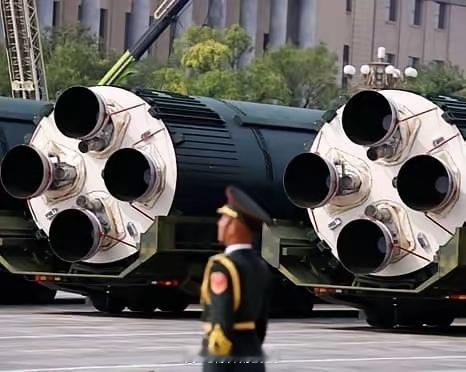 解放军射洲际导弹引多国不满，高志凯：敢和中国打核战？必亡！最近，解放军一次潜射洲