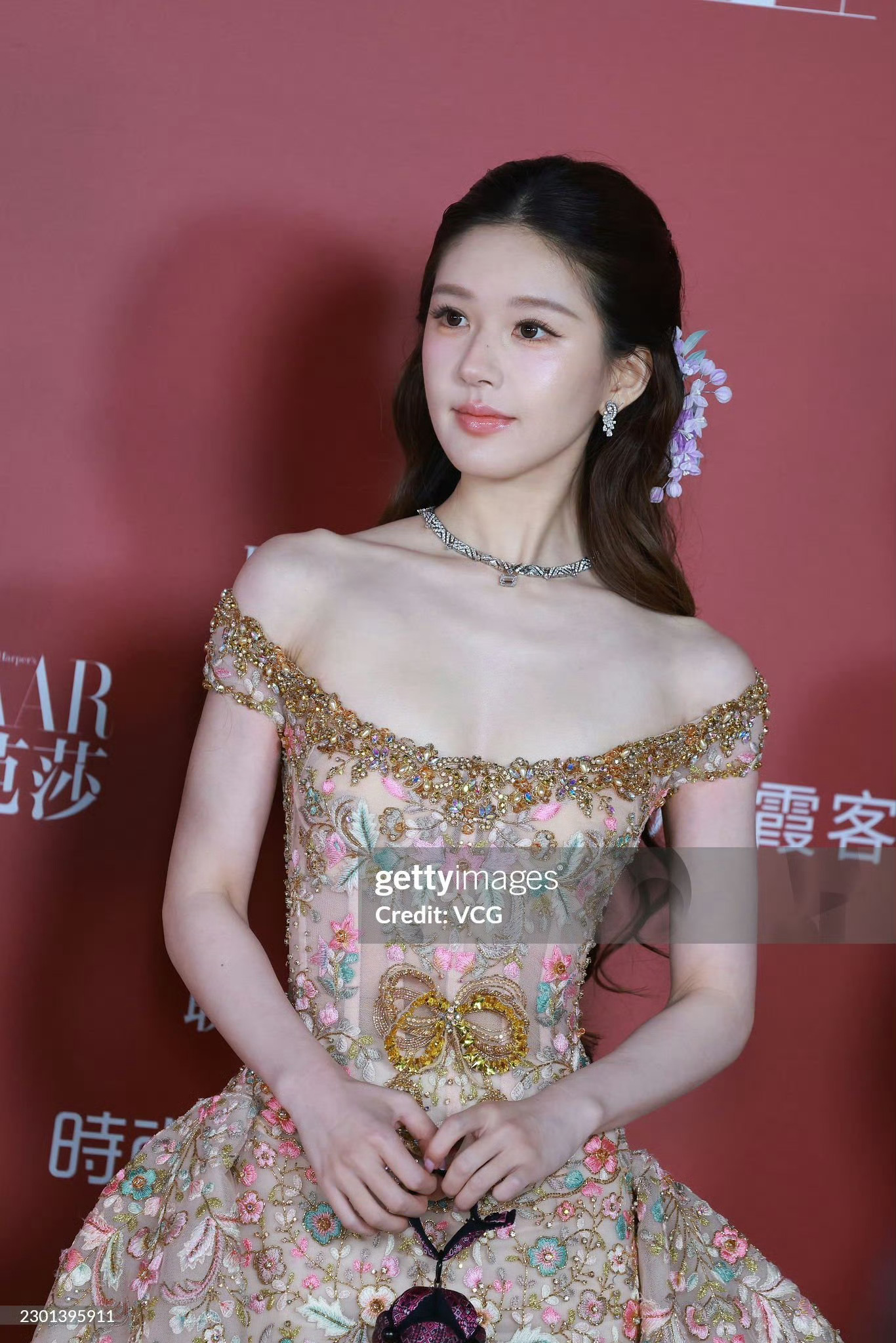 我还以为站姐呢 ​​​